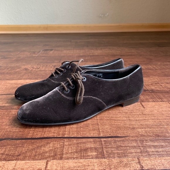 Manolo Blahnik brown velvet lace up Oxford shoes Flats Loafers